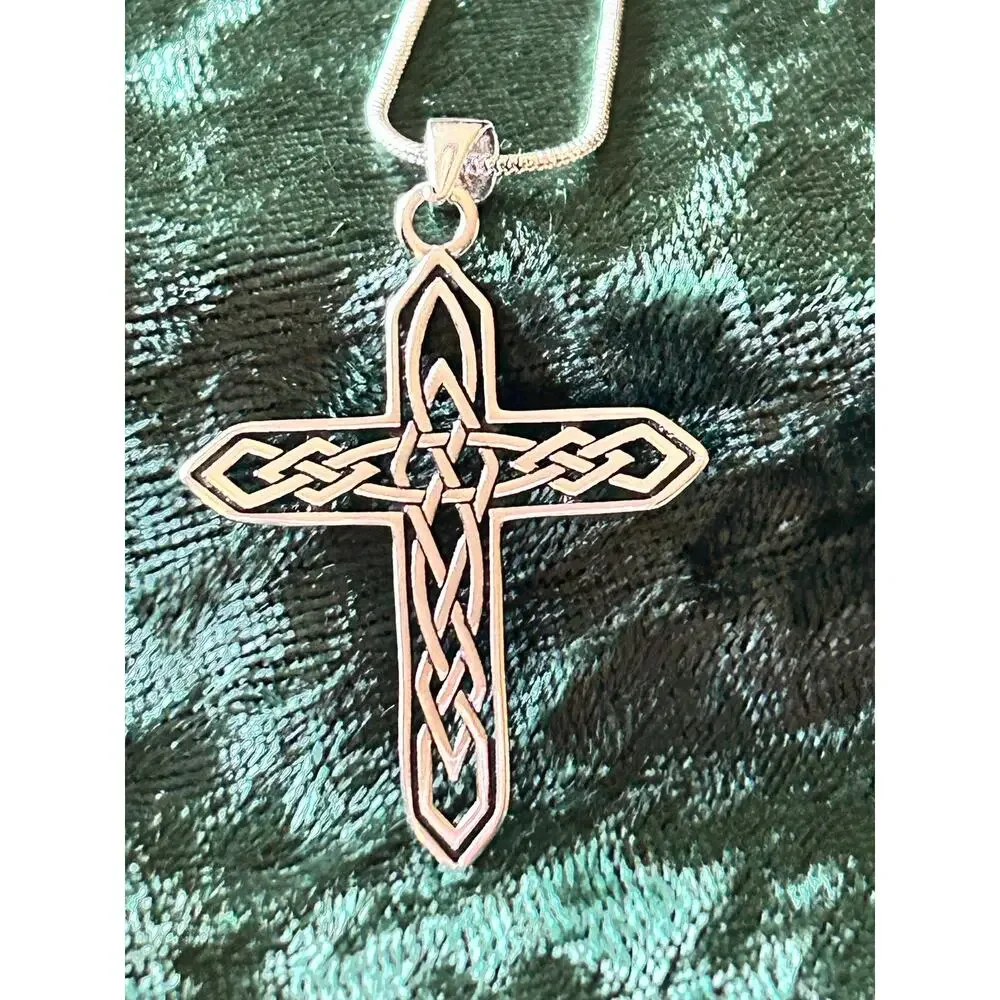 925 Sterling Silver Celtic Cross Pendant Necklace 16